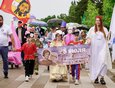 В Иркутске 8 июля прошёл костюмированный парад в честь Дня семьи, любви и верности.