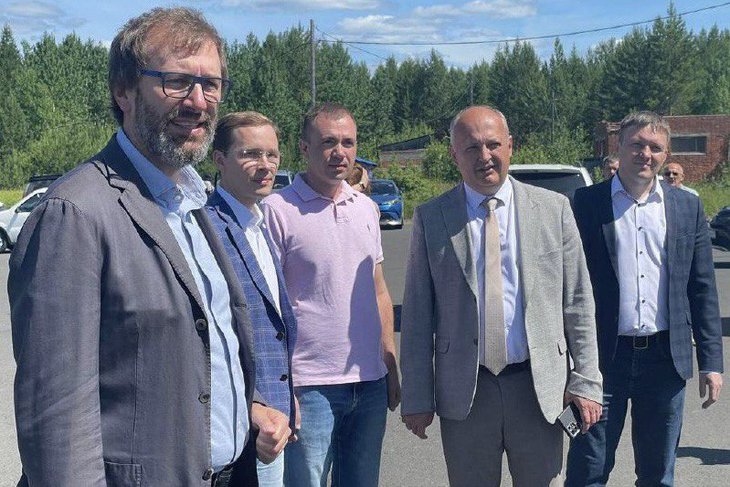 Спикер и депутаты ЗС, мэр Усть-Илимска и глава минтранса региона. Фото IRK.ru