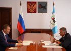 Встреча министра спорта РФ Михаила Дегтярева и губернатора Иркутской области Игоря Кобзева. Фото пресс-службы правительства региона