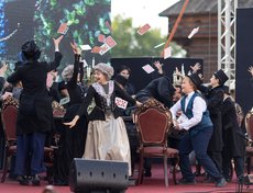 5 и 6 июля был представлен оперный спектакль «Пиковая дама» Петра Ильича Чайковского в постановке народного артиста России Дмитрия Бертмана.