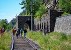 Туристы на экскурсии по КБЖД. Фото Ильи Татарникова из архива IRK.ru