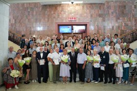 Награждение семейных пар. Фото пресс-службы правительства Иркутской области