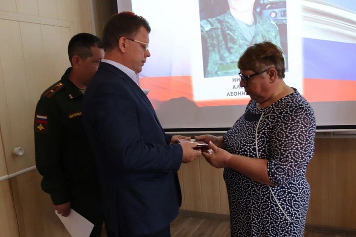 Вручение наград. Фото из телеграм-канала мэра Черемховского района Сергея Марача
