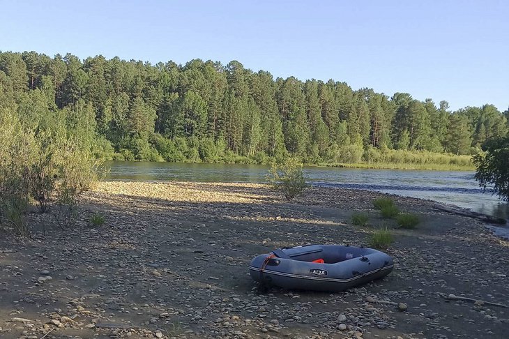 Лодка. Фото ГУ МЧС России по Иркутской области