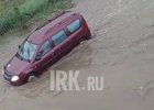 Подтопленная дождем улица. Скриншот видео IRK.ru