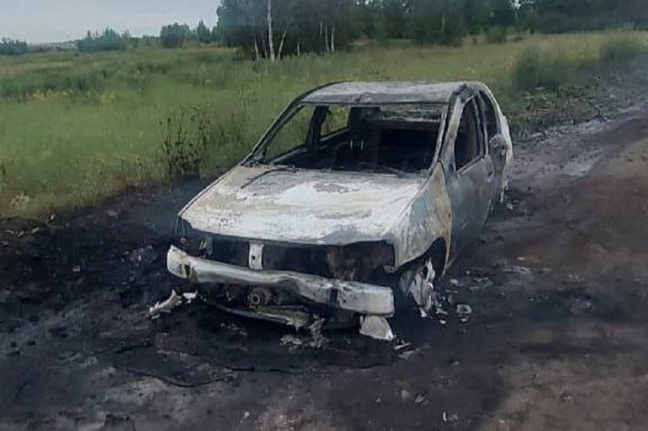 Сгоревший автомобиль. Фото пресс-службы ГУ МВД России по Иркутской области