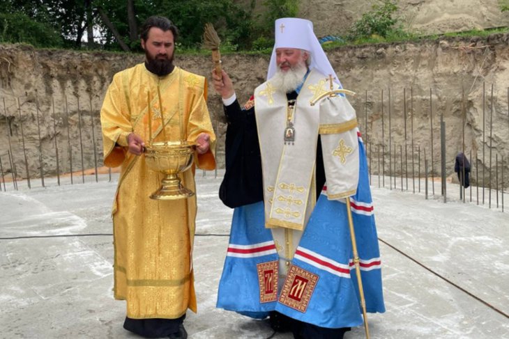 Молебен на освещение строительства нового храма в Ангарске. Фото пресс-службы мэрии АГо