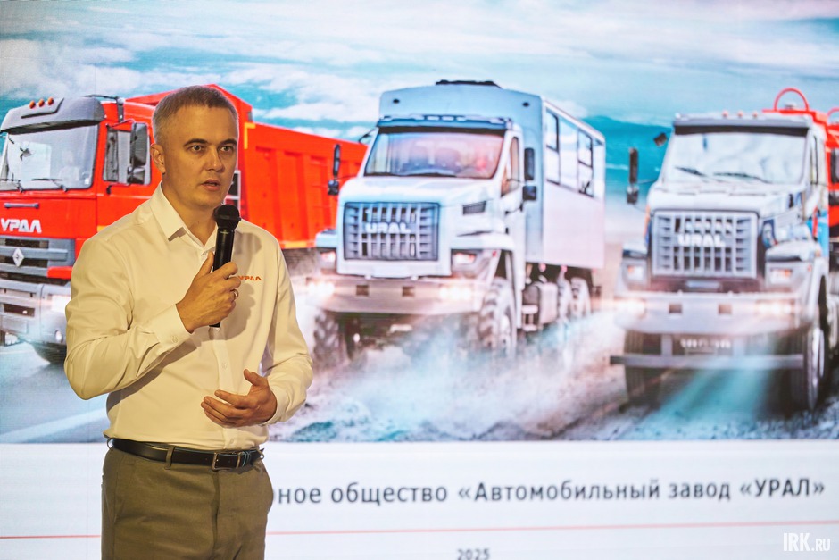 Выступает директор по сервису и автокомпонентам автозавода УРАЛ Хайбулин А. Р.