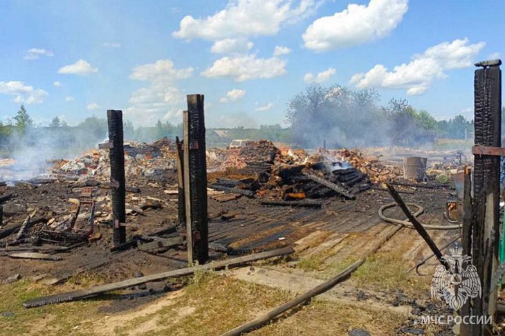 Сгоревший дом. Фото пресс-службы ГУ МЧС России по Иркутской области