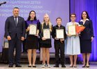 Присуждение премии губернатора. Фото пресс-службы правительства региона