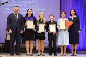 Присуждение премии губернатора. Фото пресс-службы правительства региона