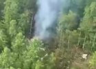 Обломки самолета в лесу. Скриншот видео МЧС России