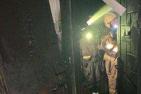 Пожарные в квартире. Фото ГУ МЧС России по Иркутской области
