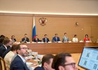 Анатолий Серышев и Игорь Щёголев обсудили поддержку ответственного бизнеса на основе ЭКГ-рейтинга. Фото с сайта правительства Иркутской области