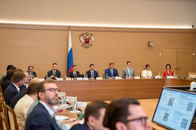 Анатолий Серышев и Игорь Щёголев обсудили поддержку ответственного бизнеса на основе ЭКГ-рейтинга. Фото с сайта правительства Иркутской области