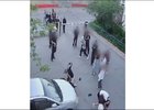 Инцидент между подростками. Скриншот видеозаписи, предоставленной очевидцами