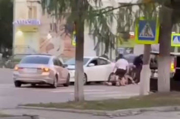Уличная драка в Ангарске. Фото из телеграм-канала ГУ МВД России по Иркутской области