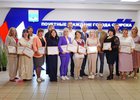 Вручение сертификатов. Фото IRK.ru