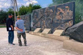 Скульптура в сквере «Угольщиков». Скриншот видео из телеграм-канала Вадима Семенова