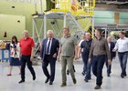 Александр Вепрев и Анатолий Серышев в цехах сборки МС-21. Фото пресс-службы правительства Иркутской области