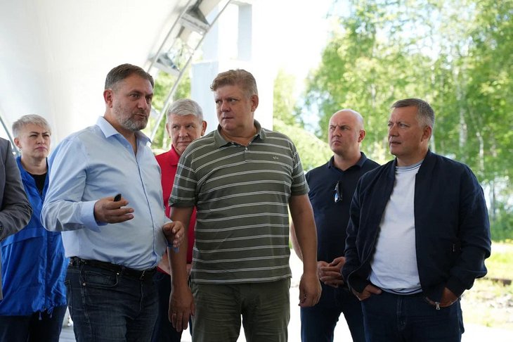 Анатолий Серышев и Игорь Кобзев ознакомились с ходом работ в Байкальске. Фото пресс-службы правительства Иркутской области