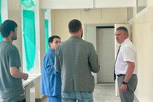В следующем году власти планируют отремонтировать фасад здания и благоустроить территорию