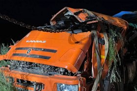 КамАЗ после аварии. Скриншот видео пресс-службы Госавтоинспекции Иркутской области