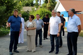 Анатолий Серышев в ходе рабочей поездки в Новосибирской области. Фото с сайта правительства Иркутской области