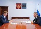 Анатолий Серышев и Игорь Кобзев. Фото пресс-службы правительства Иркутской области