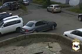 Угон автомобиля. Скриншот видео пресс-службы ГУ МВД России по Иркутской области