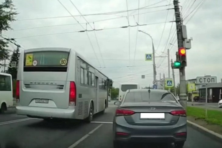 Нарушение ПДД. Скриншот видео пресс-службы Госавтоинспекции Иркутской области