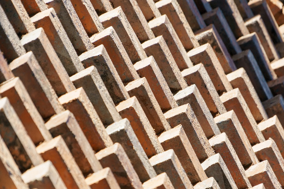 Кирпичная кладка на фасаде