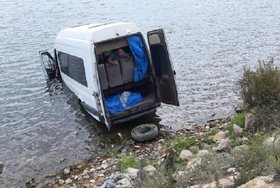 Микроавтобус скатился в Байкал. Фото прокуратуры Иркутской области