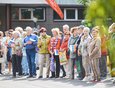 22 августа, в День флага России, во дворе Иркутской школы № 4 в микрорайоне Юбилейный прошло мероприятие в честь открытия на территории школы 17-метрового флагштока.