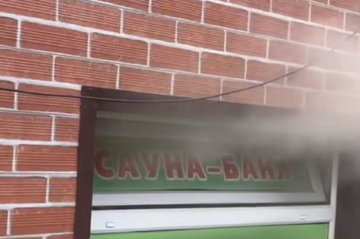 Пожар в сауне. Скриншот видео пресс-службы ГУ МЧС России по Иркутской области