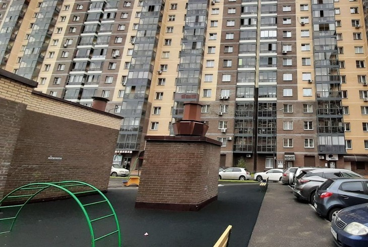 Жилой дом. Фото из телеграм-канала «Свет38»
