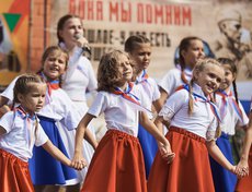 С Днём российского флага музыкальным номером поздравили учащиеся школы № 4.