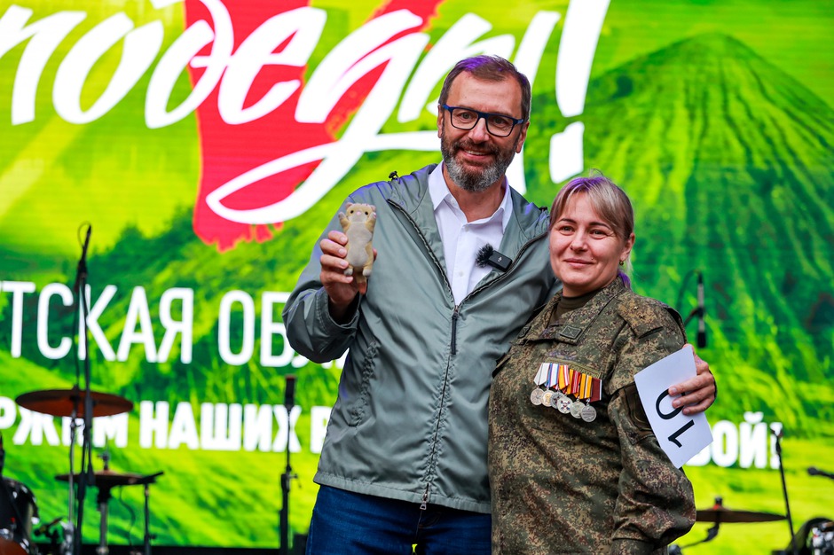 Также фестиваль и аукцион посетил председатель областного парламента Александр Ведерников