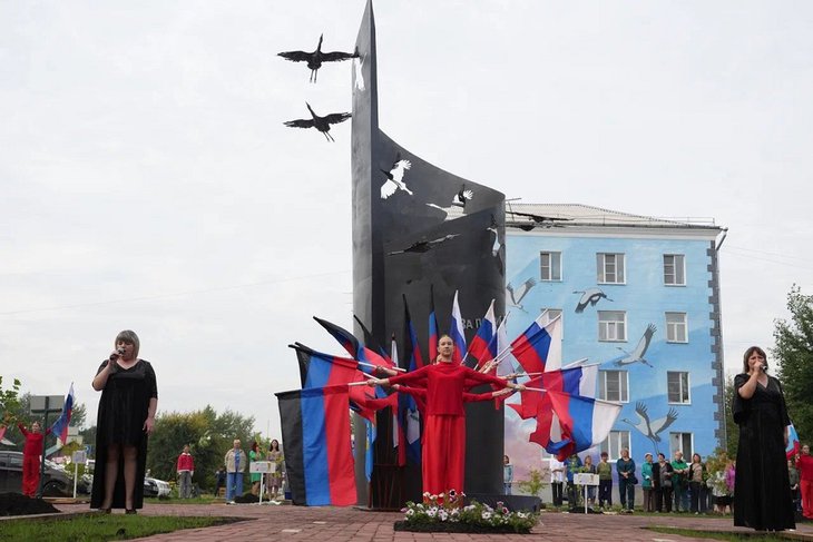 Открытие сквера в Свирске. Фото пресс-службы правительства Иркутской области