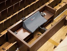 Аппаратура призвана выстроить качественную акустику в зале, снизить уровень звуковых искажений для комфортного восприятия музыки и речи зрителями.