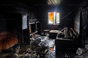 Горевший дом. Фото ГУ МЧС России по Иркутской области