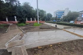 Территория у танка Мэрия Иркутска расторгла контракт с подрядчиком, благоустраивавшим площадь у танка «Иркутский комсомолец». Фото пресс-службы администрации Иркутска