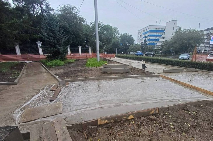 Территория у танка Мэрия Иркутска расторгла контракт с подрядчиком, благоустраивавшим площадь у танка «Иркутский комсомолец». Фото пресс-службы администрации Иркутска