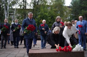 Мероприятие прошло в сквере Героев-медиков . Фото пресс-службы правительства Иркутской области