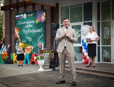 Руслан Болотов: «Мы создали современные условия, чтобы первоклассникам было уютно и интересно учиться. Убежден, что здесь, в стенах этой школы, вырастут настоящие патриоты, которые продолжат славные традиции нашего города».