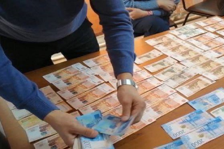 Деньги. Фото из телеграм-канала Восточно-Сибирского ЛУ МВД России на транспорте