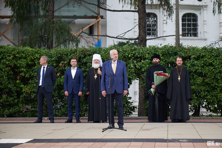 Ещё одну линейку на площади около Спасской церкви провели для учеников Православной гимназии во имя Рождества Пресвятой Богородицы.