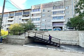 Отремонтированная лестница. Фото пресс-службы думы Иркутска