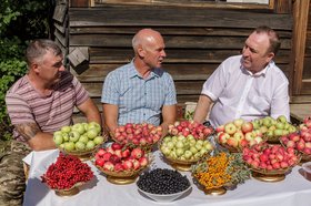 Леонид Фролов встретился с агрономами. Фото из телеграм-канала мэра Иркутского района