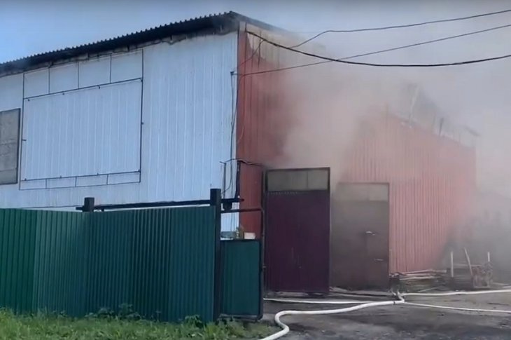 Пожар в Усолье-Сибирском. Скриншот видео ГУ МЧС России по Иркутской области